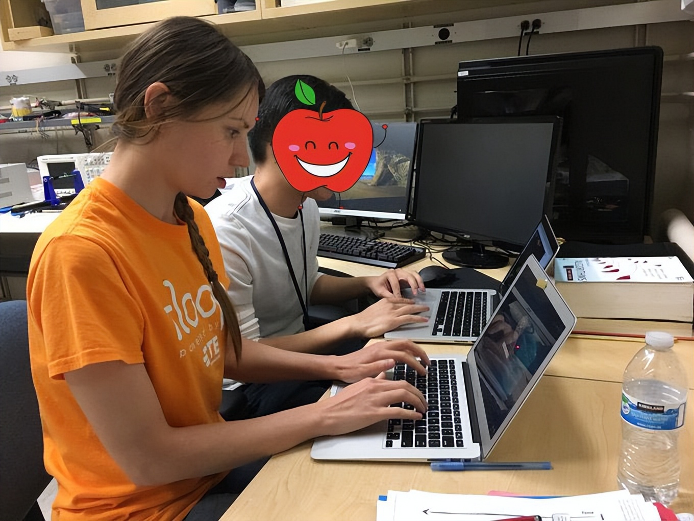 比尔盖茨承认出轨女下属事件,比尔盖茨与俄罗斯桥牌选手