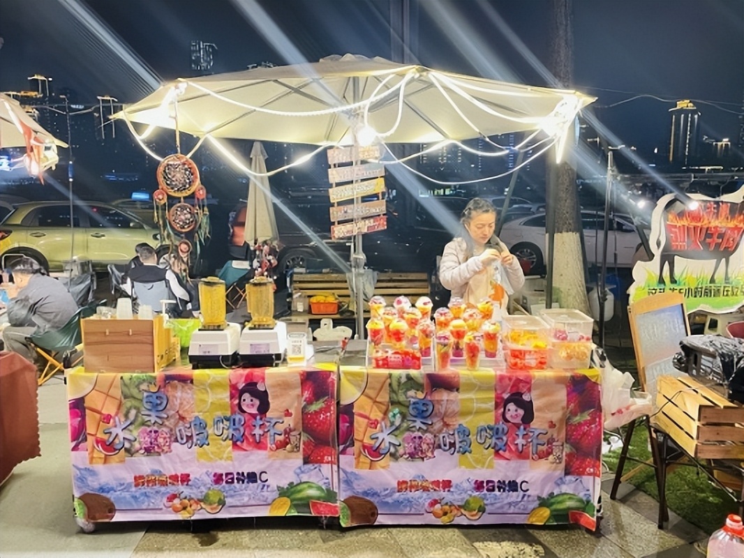 地摊经济在喧闹的城市生根发芽,地摊经济与新零售