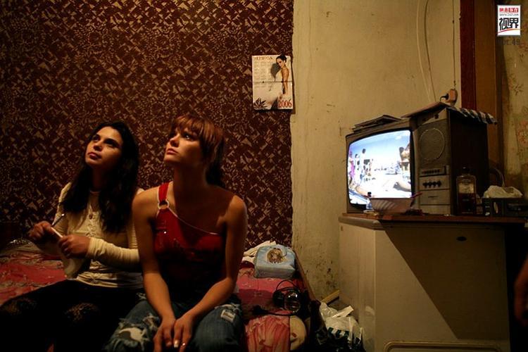 女孩15岁就能接客，性是工作也是生活，捷克缘何沦为色情大国？