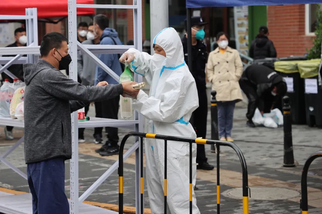 温馨服务不缺位24小时守护温暖,管控区的暖心服务