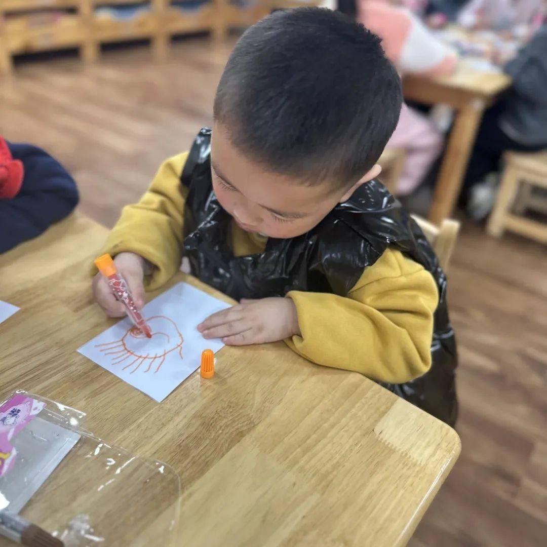 你好，草娃娃！——庆安乐儿堡幼儿园小二班课程故事