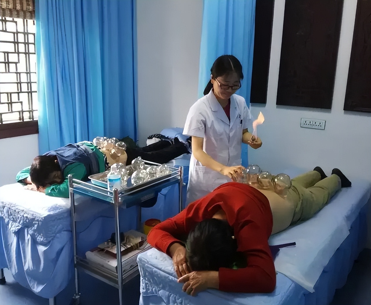 拔火罐吸出来的是湿气还是毒素,拔火罐吸出来的淤血是什么