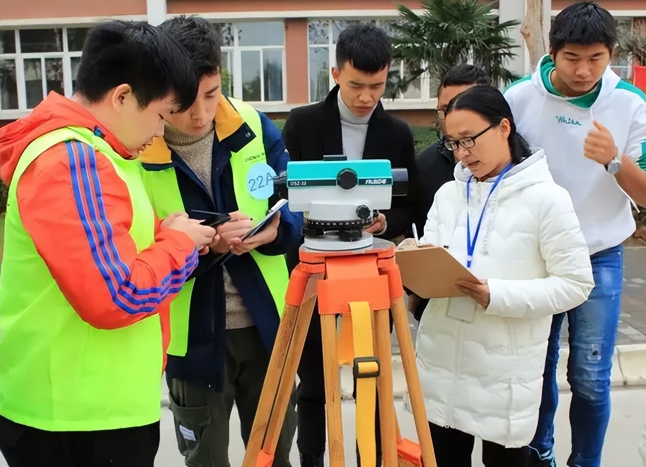 适合女孩子就业前景好的专业,女孩十大就业前景最好专业及学校