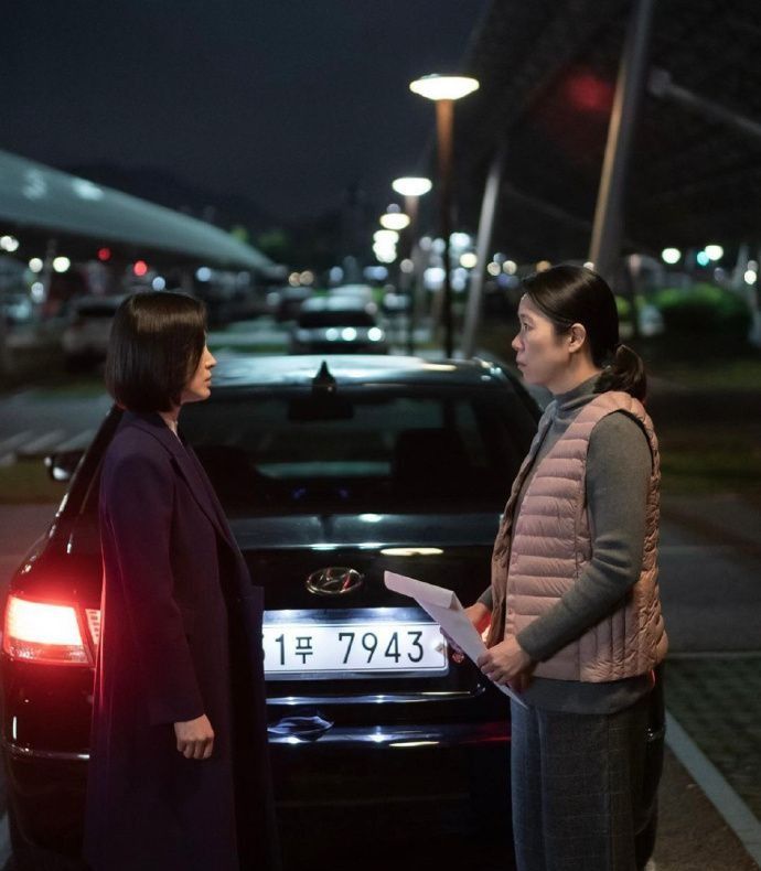 42岁宋慧乔大变样！最新照片认不出，变成单眼皮，眉毛粗笑容勉强