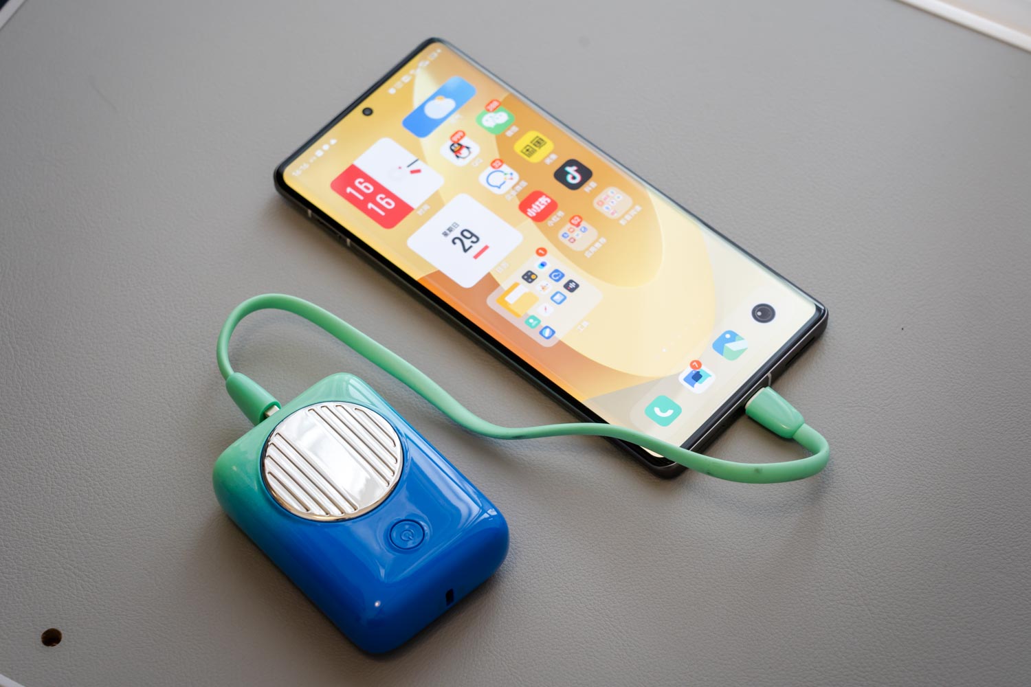 q10充电宝,迷你q10快充充电宝