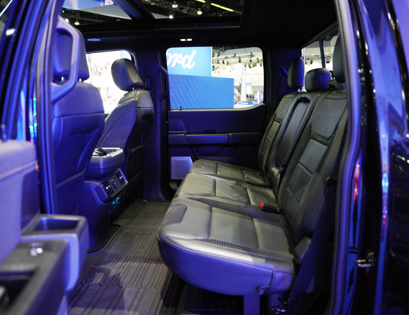 预售3小时订单破2000辆,外观霸气,搭载3.5T动力,新款F-150猛禽