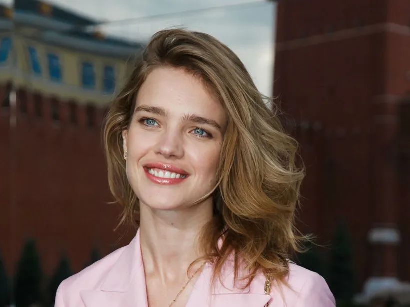 身价200亿LV太子妃找回失散多年的亲妹！网友傻眼：还缺妹妹吗？