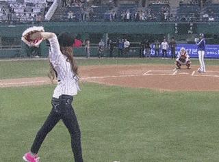 今天在老婆包里发现的,她说是治牙疼的,我觉得不像啊。