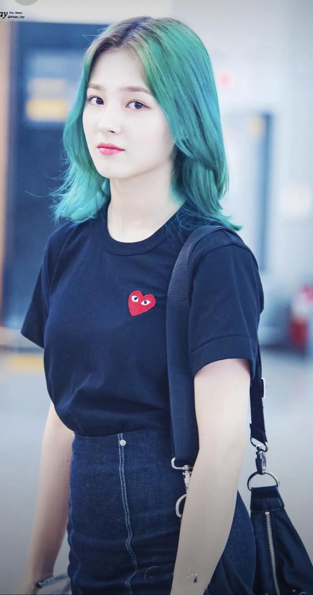 韩国女星李承利机场视频,韩国女星李承利歌曲