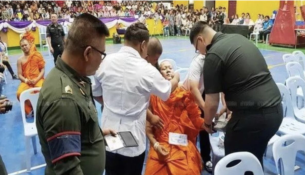 泰国小伙变性隆胸逃兵役,泰国男人做变性手术逃兵役