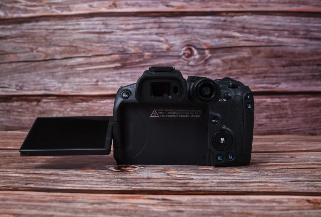 发烧友相机,佳能eosr跟rp哪个好