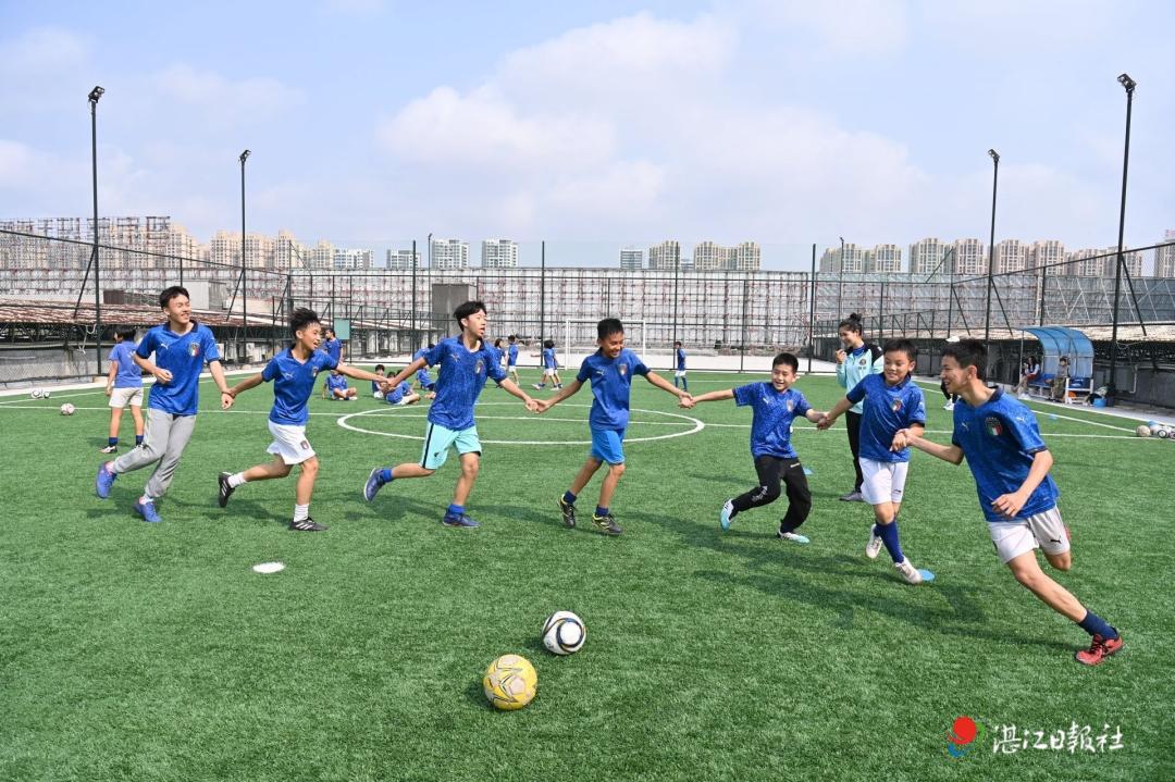 湛江空中球场,湛江专业足球场