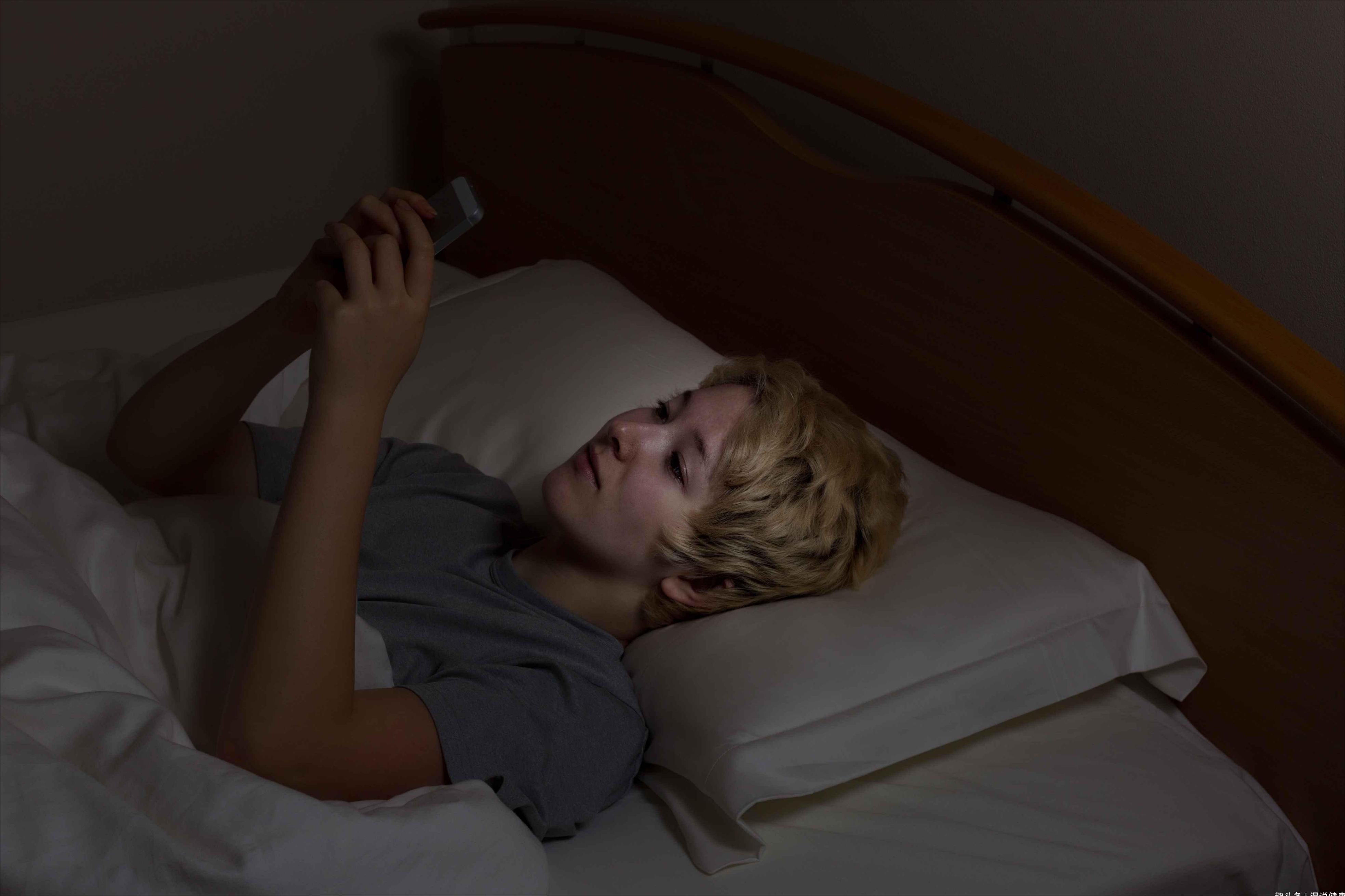 女人裸睡养生先要了解这些禁忌,女人睡觉时需脱下三样东西