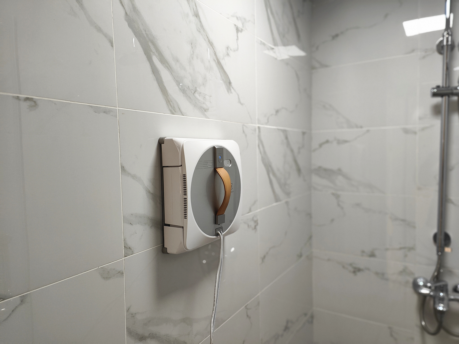 科沃斯擦窗教程,双向自动喷水擦玻璃