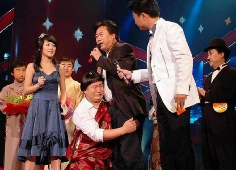 藏族歌手洛桑个人资料,藏族歌手洛桑照片大全