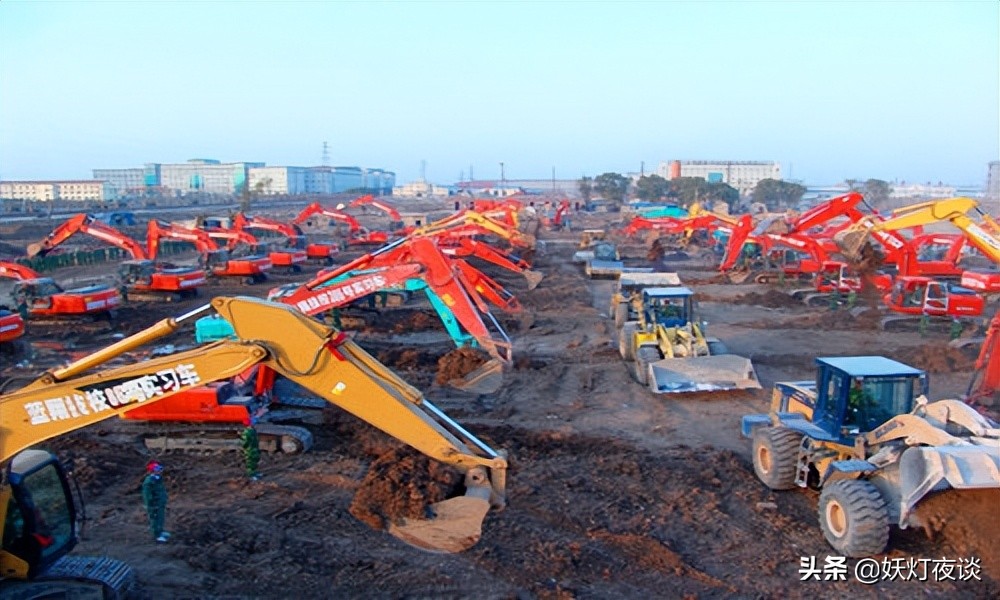 性感学姐对外卖力招生，蓝翔内部“宫斗”战况升级，这家人真狠