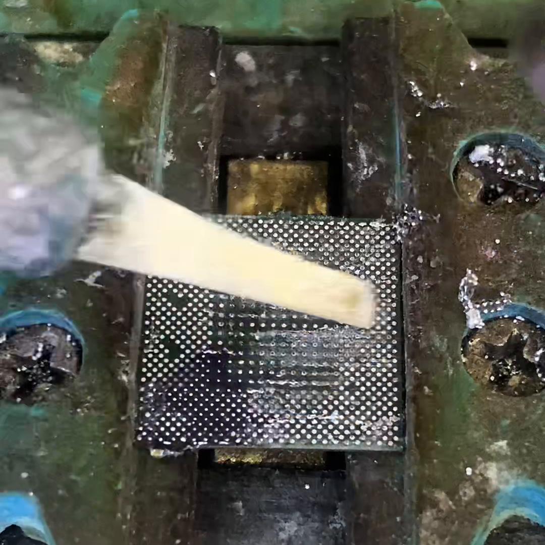 华为mate20开机重启维修,华为mate20pro无限重启维修