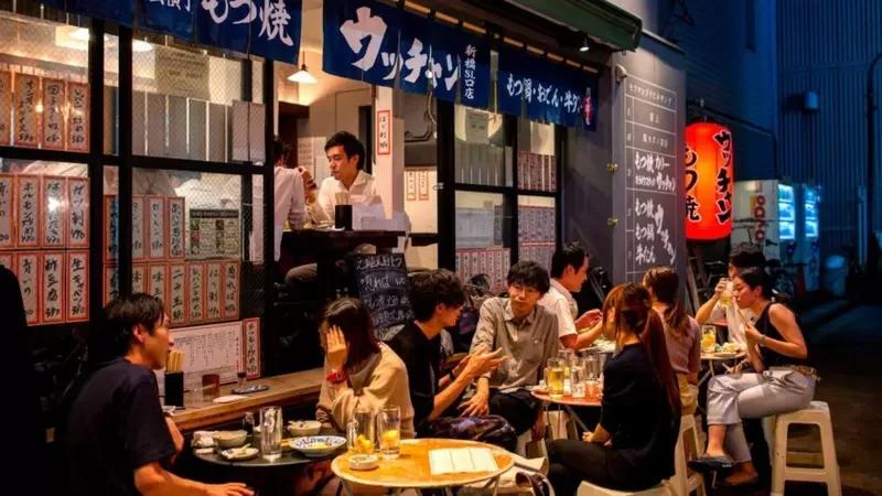 日本政府鼓励年轻人喝酒,日本鼓励年轻人多喝酒提振经济