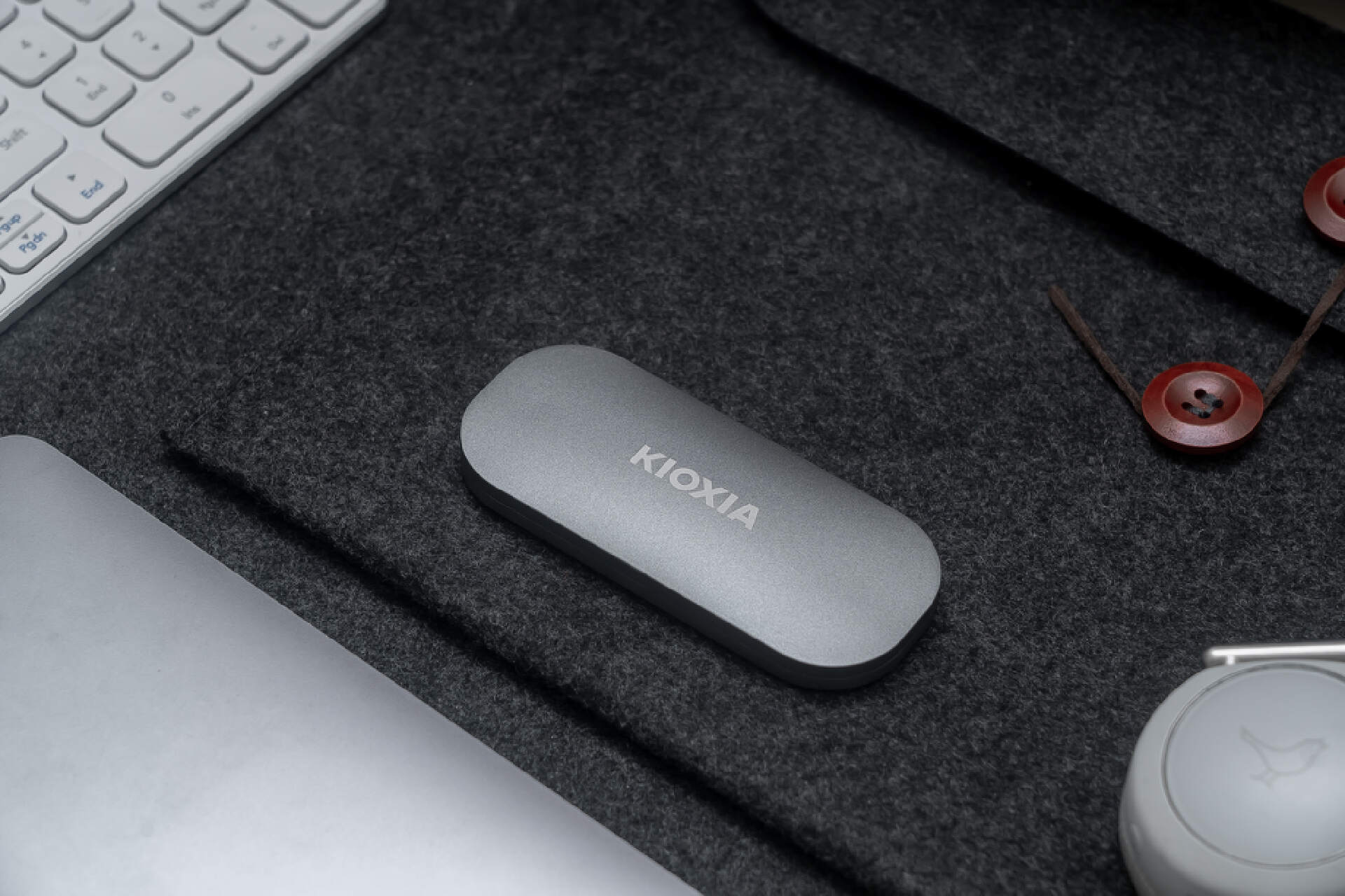 机械硬盘的读写速度比固态少多少,sata铠侠固态硬盘跑分