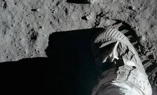 阿波罗登月图片有什么疑点,阿波罗十一号登月疑点