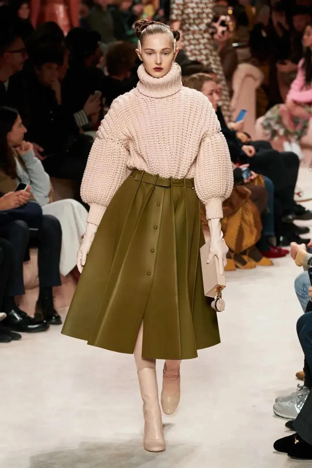 2022流行秋季女装新款穿搭高级,2023年冬季女装流行趋势与流行色