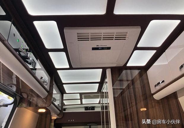 福特房车对比上汽大通原厂房车,高级福特房车改装案例