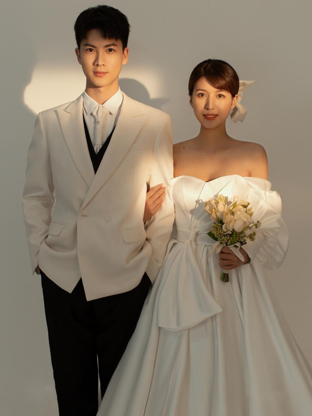 韩式极简光影婚纱照风格特色,一组极简韩式婚纱照