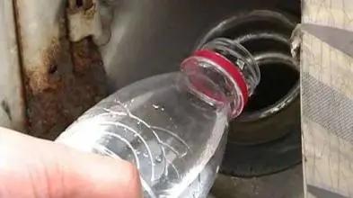 汽车没油了加多少能打着,汽车没油还能跑多少公里