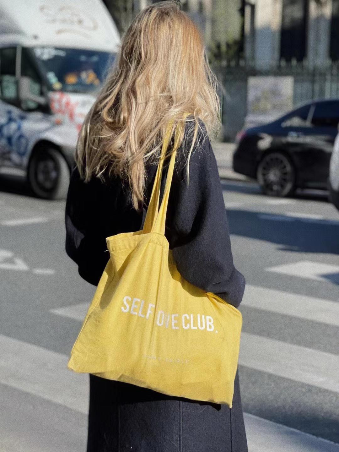 女士帆布包法国,法国女人穿衣服不追求奢侈品