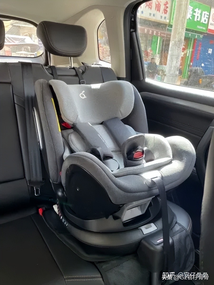 刚出生的小孩能坐汽车安全座椅吗,一出生就可以坐安全座椅吗