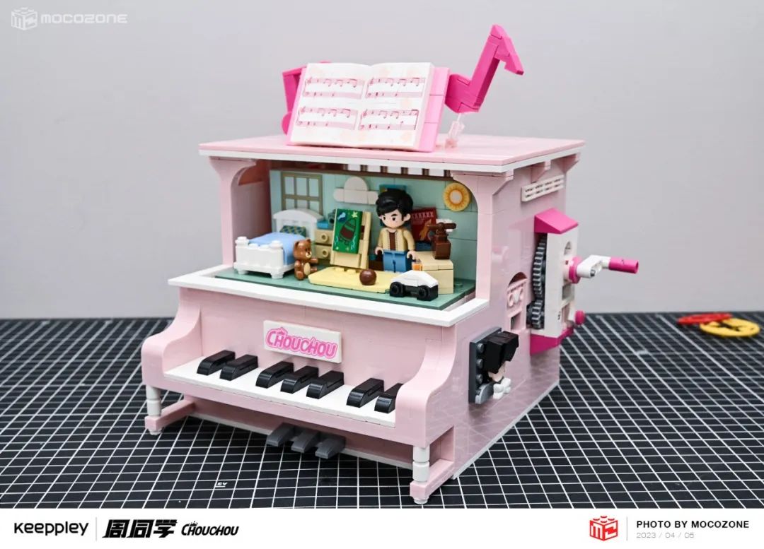 【积木测评】旋转的场景变换！周杰伦首款积木套装很有趣