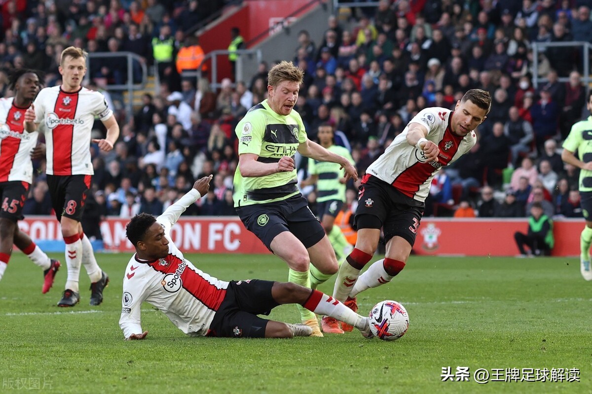 英超曼城逆转埃弗顿对战巴萨,曼城3:0拜仁瓜迪奥拉有什么感想