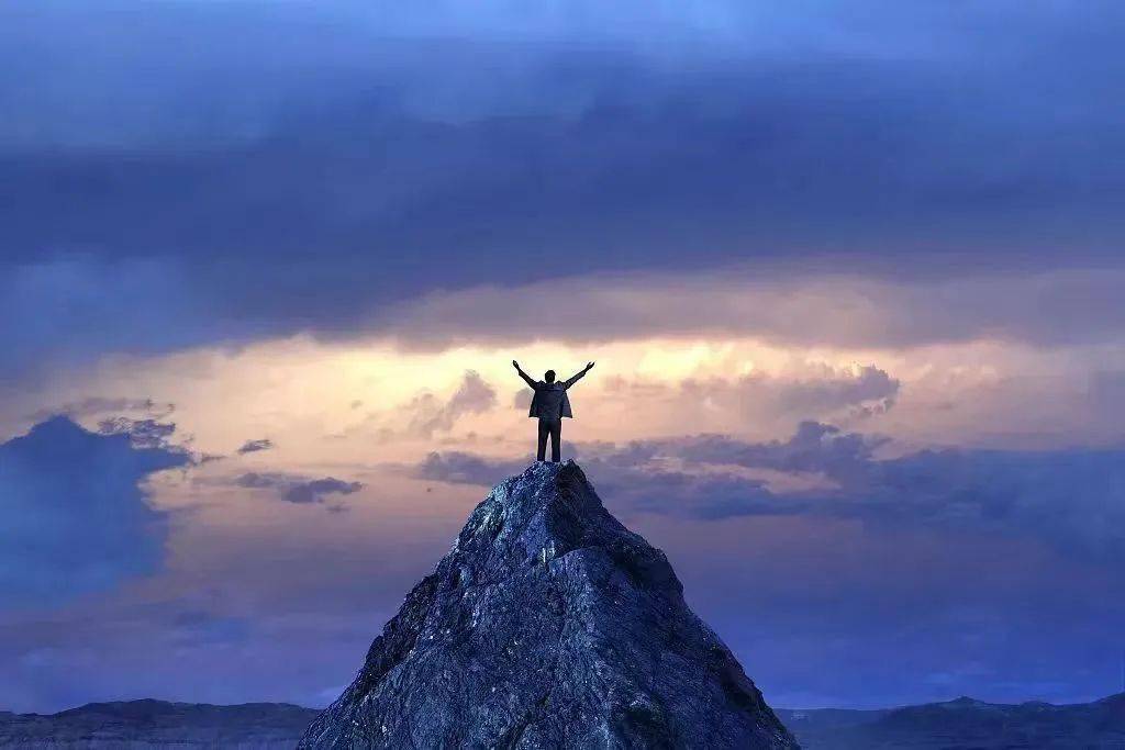 大赚190亿,310万“卡友”撑起一个IPO