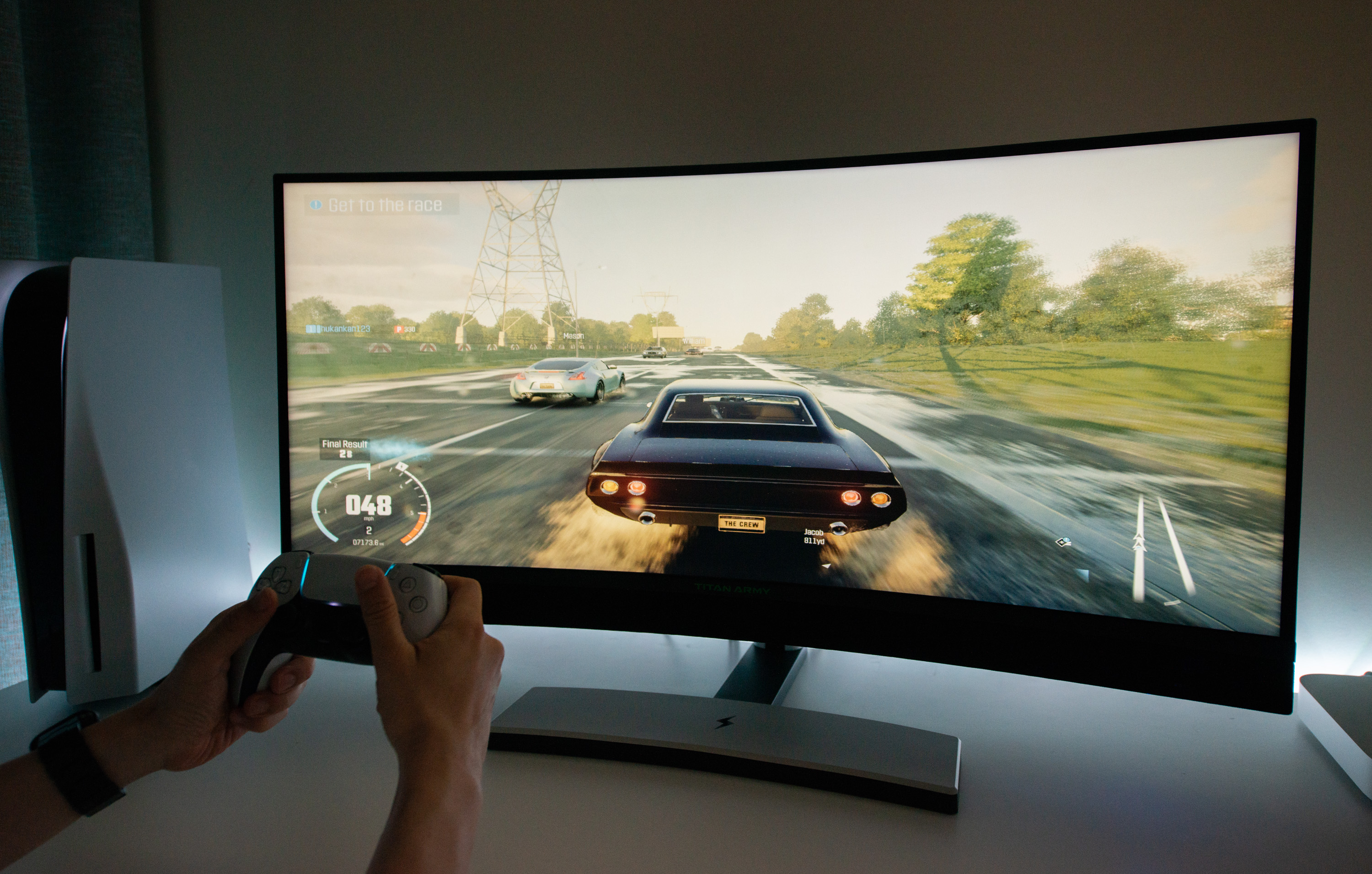 带扬声器和麦克风的显示器,带喇叭和麦克风的显示器