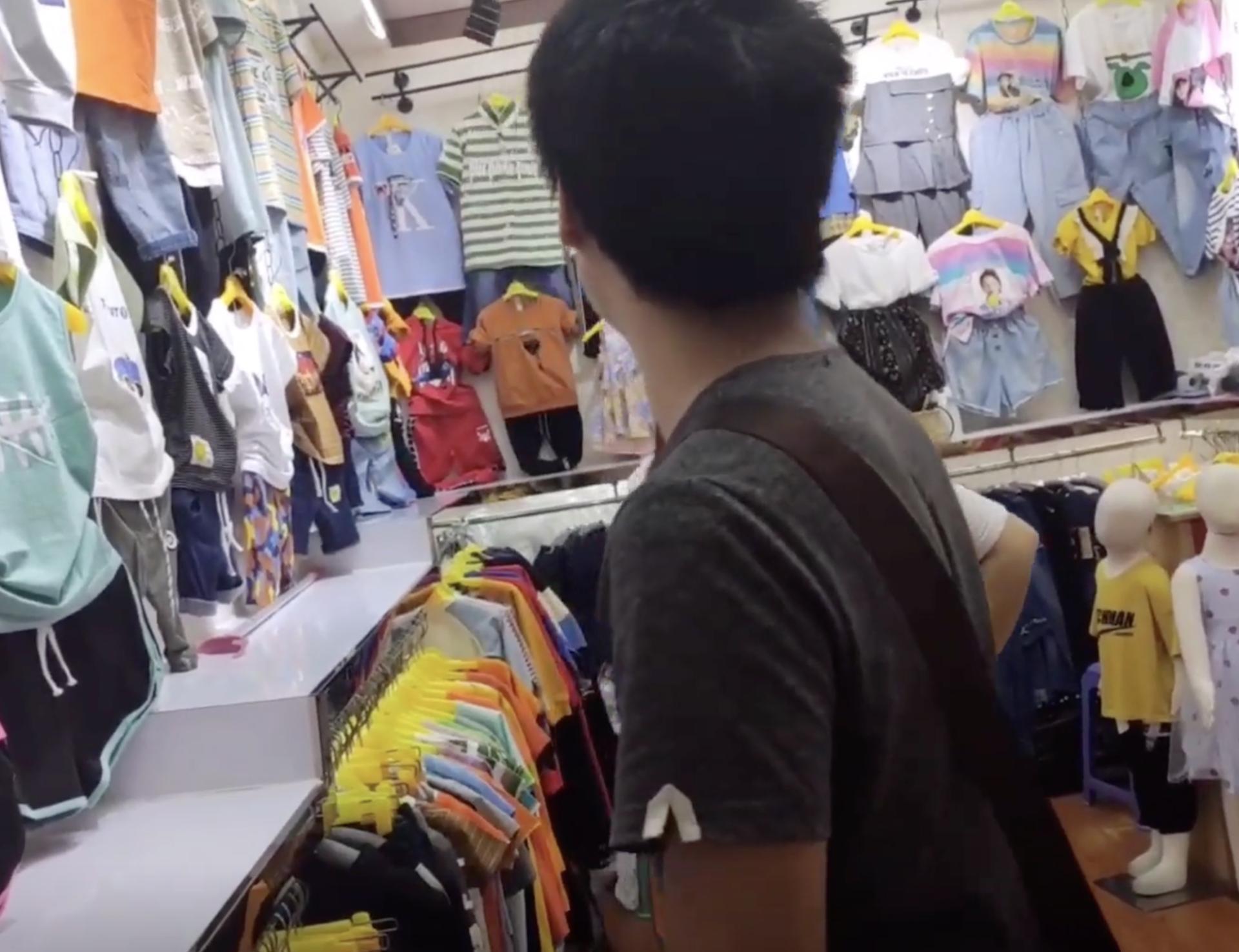 90后小伙做跨境电商卖服装,做服装批发生意一年能挣多少钱