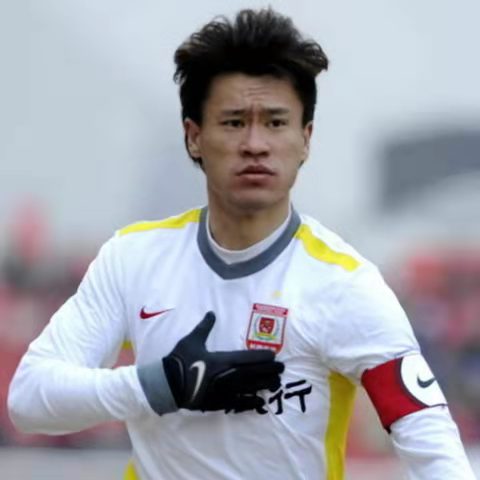 中国足球现役十大后腰,近十年足球十大后腰