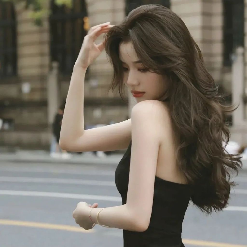 2018发色显肤色白又低调的发色,浅发色和深发色哪个更低调