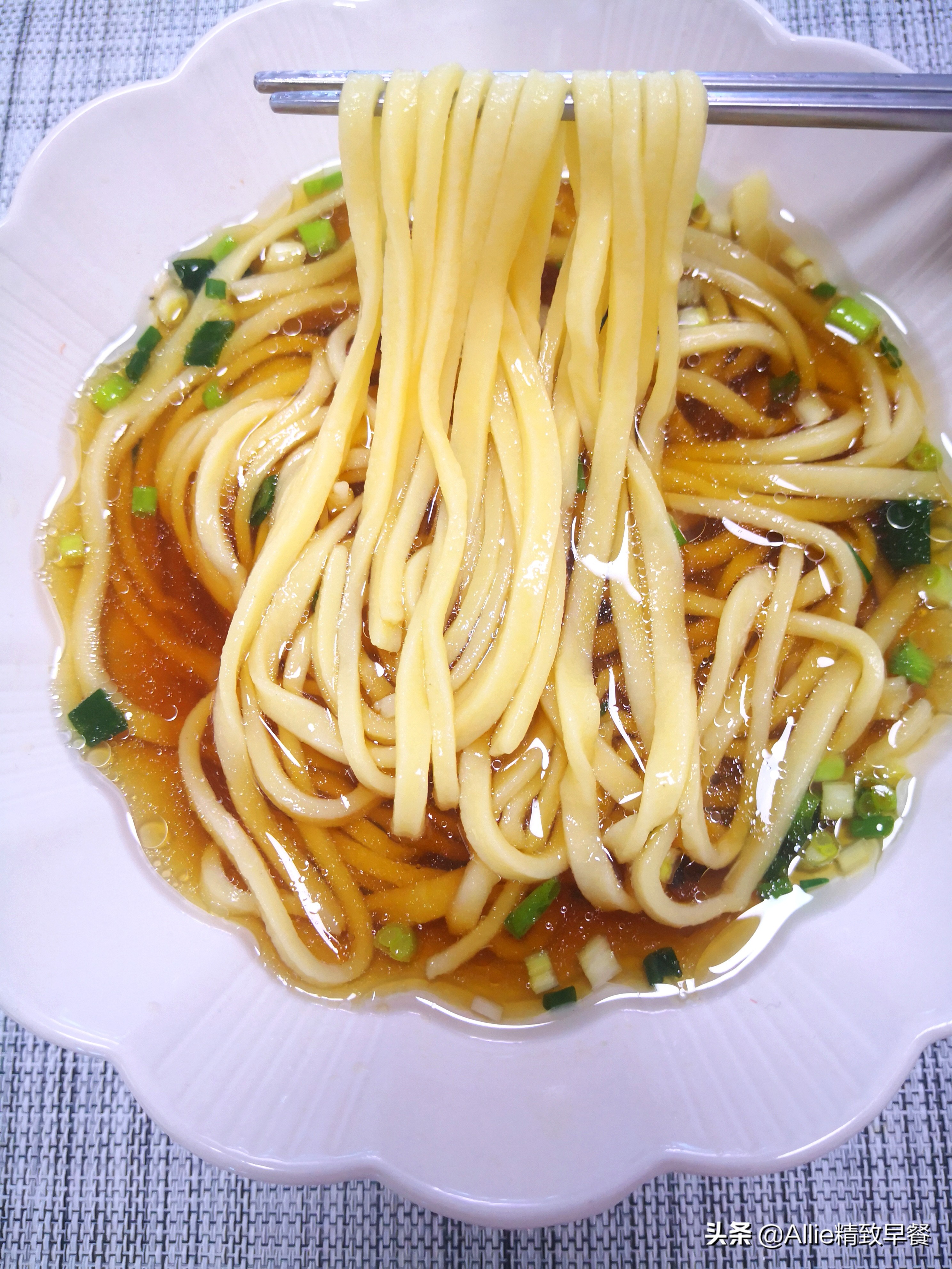 脆皮烤鸡做法烤箱教程,在家就能做的爆汁脆皮烤鸡