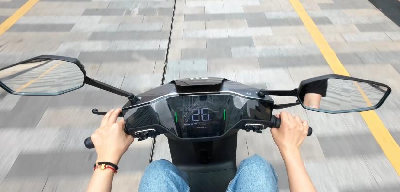 绿源液冷电动车s70真的能骑10年吗,绿源s70骑了60公里充满电需要多久