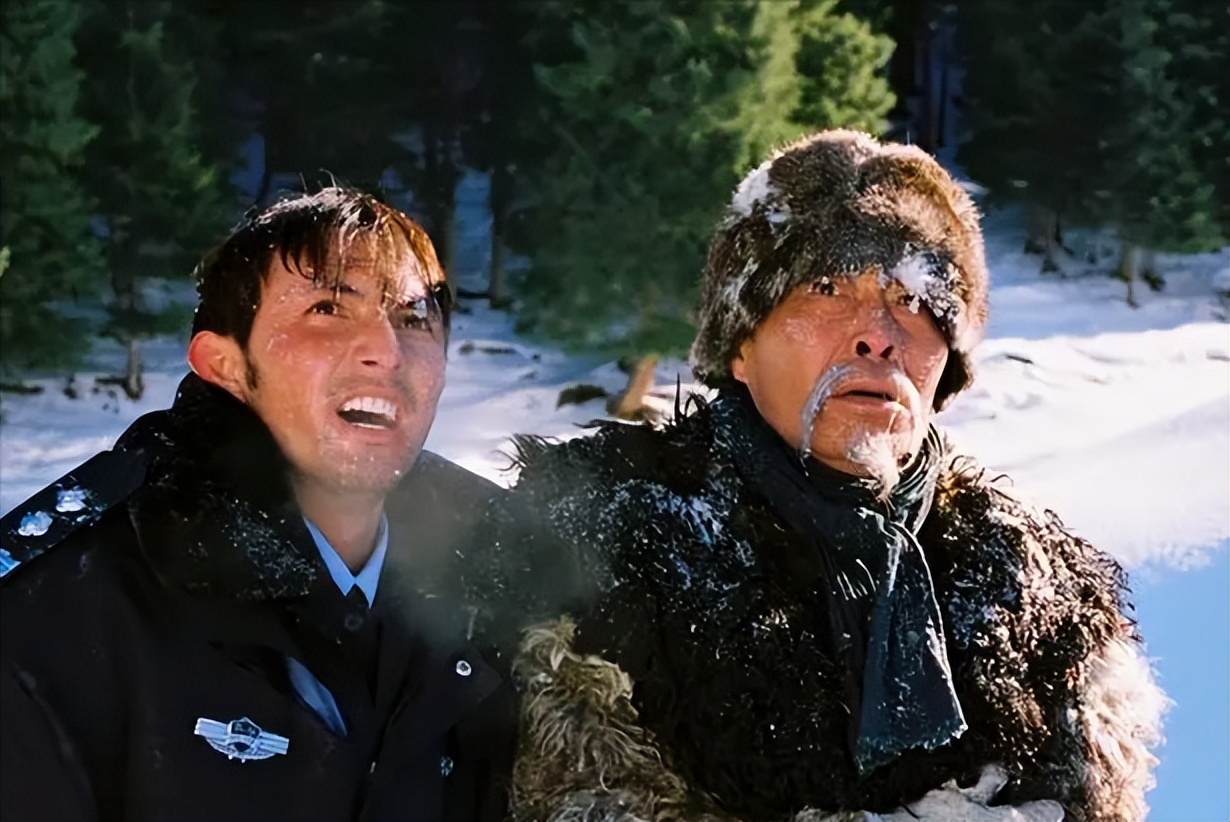 寻求集体认同的救助者，是生与死的过渡性标准，连通众人伦理情感