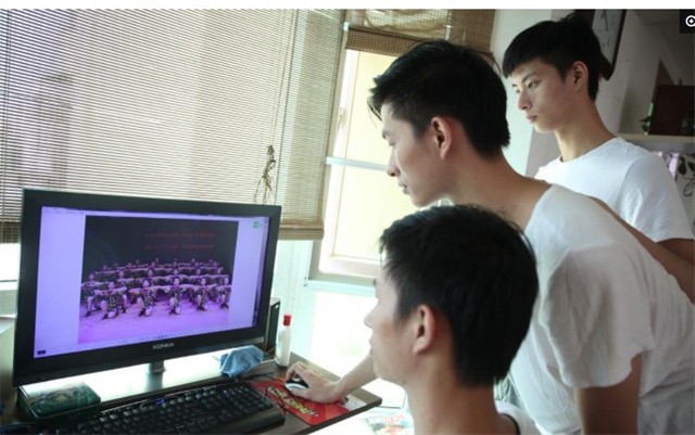 三胞胎兄弟不靠颜值靠实力：原来学舞蹈，现在成了军营男子汉