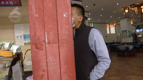 菜品里面吃出钢丝球老板找厨师,餐饮店吃出钢丝球老板态度差