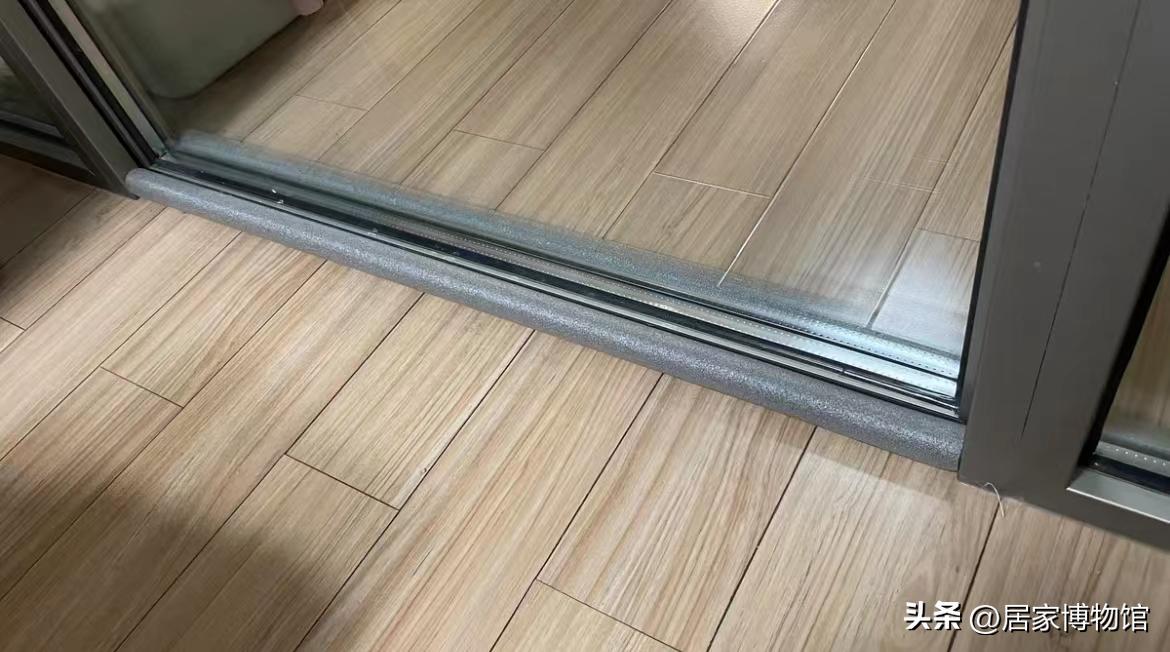 门与门框的缝隙过大如何补救,门和门缝隙太大怎么处理