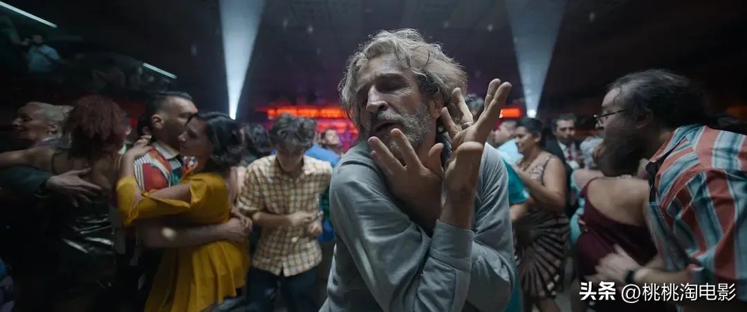 终于，一点点热闹起来了。