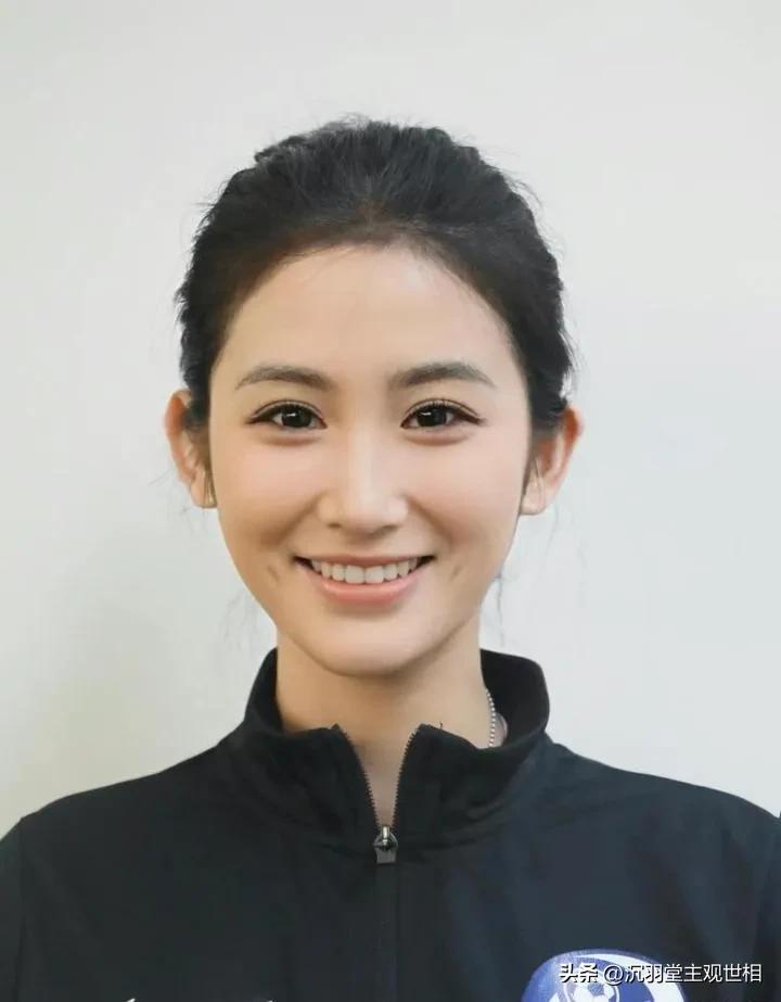 女足姜明佐颜值,姜明佐晒美照笑容甜美有梨涡