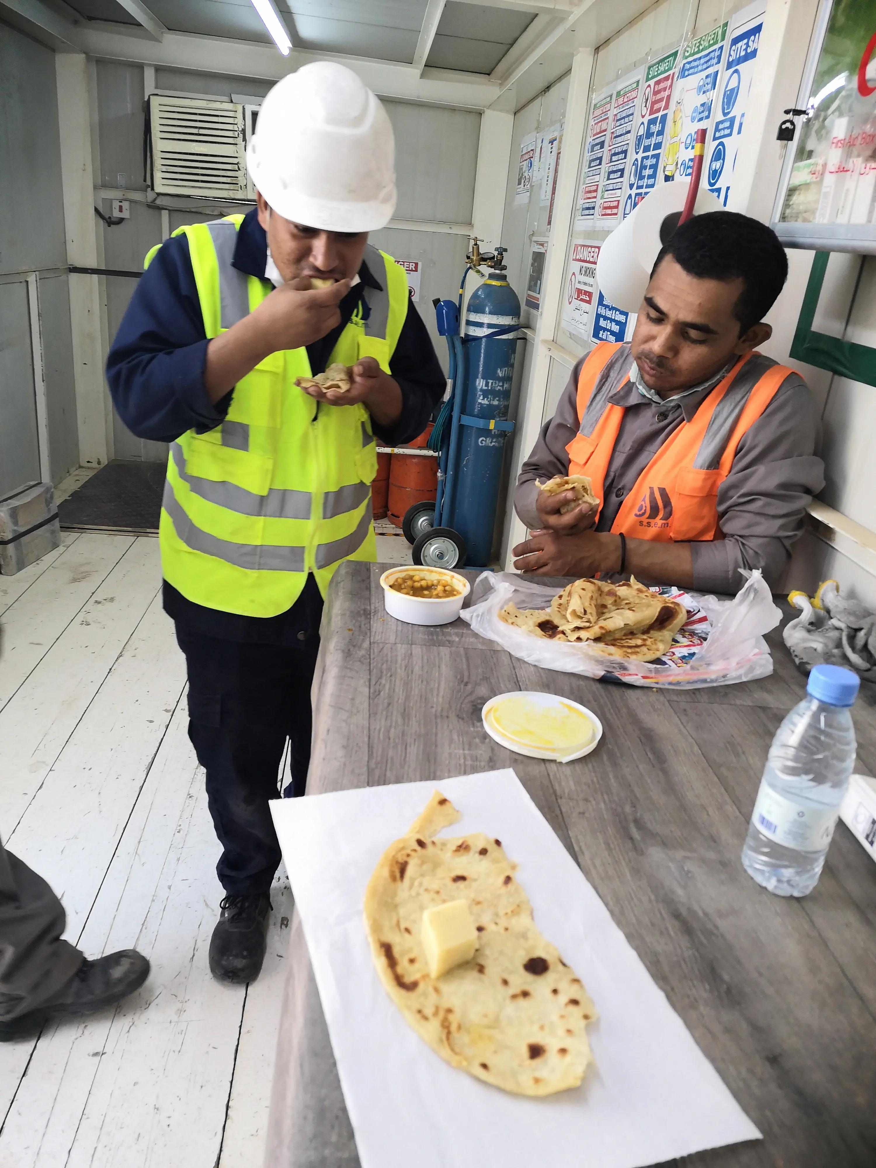 头顶一块布不是恐怖就是富什么梗,头顶一块布的人为啥那么富