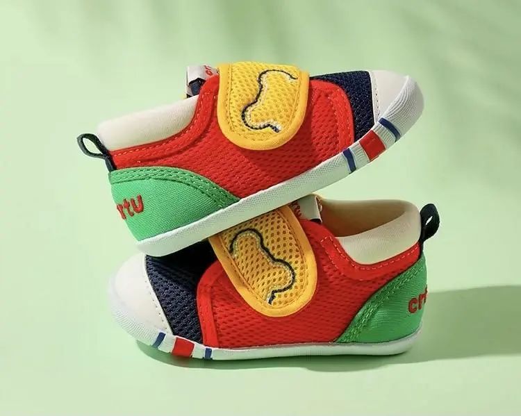 如何给宝宝选学步鞋,宝宝的第一双学步鞋