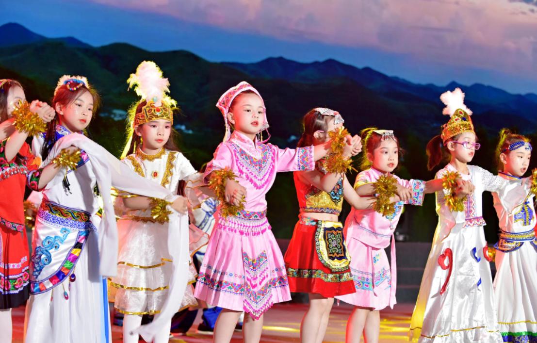 七中、九中捧场！六一汇演，师一学校，办出“五朵私花”独有味道