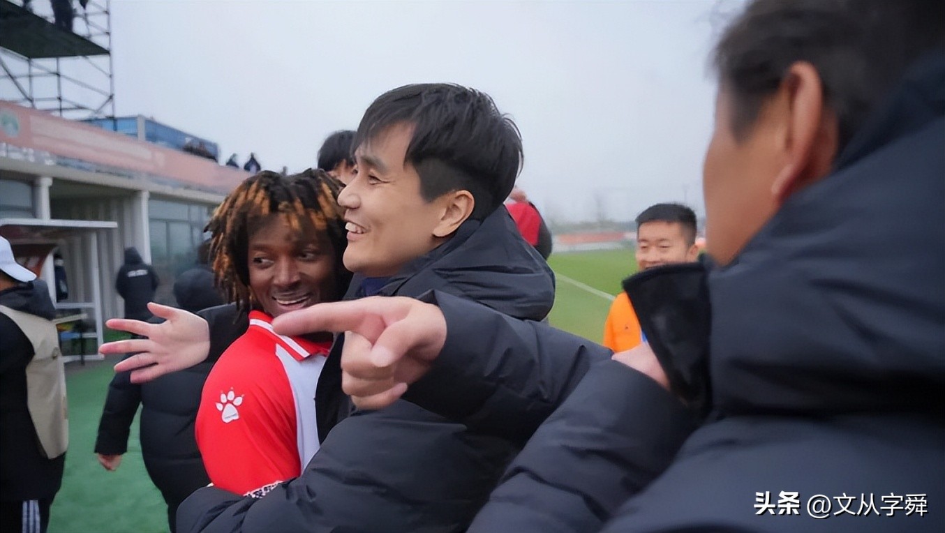 青岛海牛冲超成功主教练,青岛海牛主教练殷铁生67岁