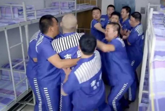 刚进去看守所会挨打吗,嫌疑人进看守所前对身体有何规定